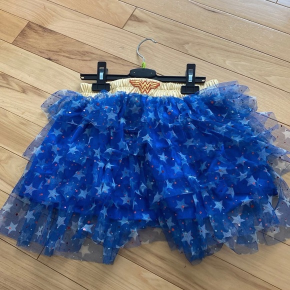 Wonderwoman Costume - Picture 2 of 5